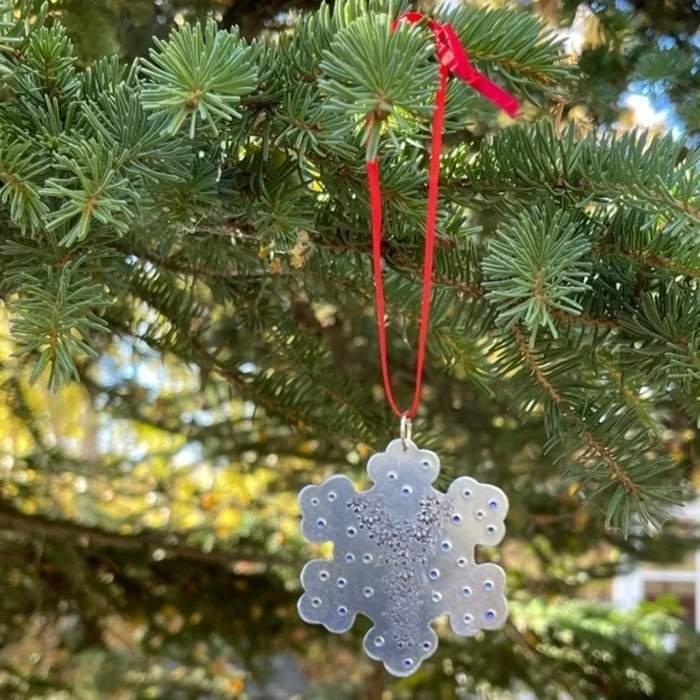 Handmade stamped personalized snowflake Christmas tree silver aluminum‎ ornament
